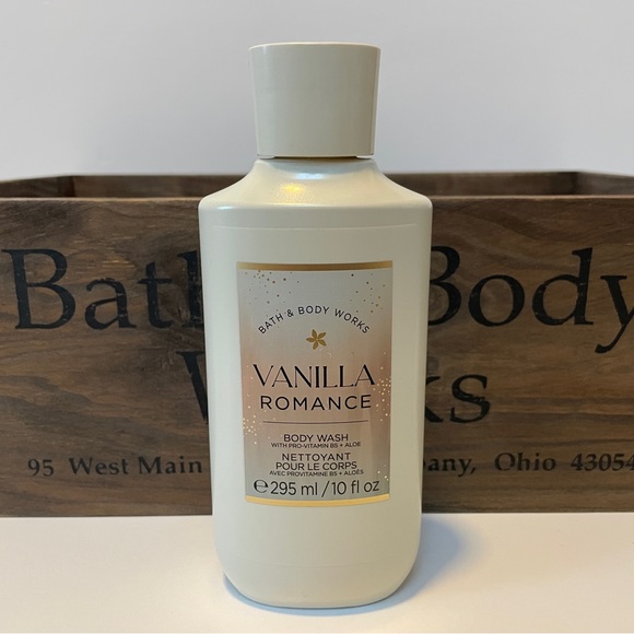 Bath & Body Works Vanilla Romance Body Wash - Picture 1 of 2